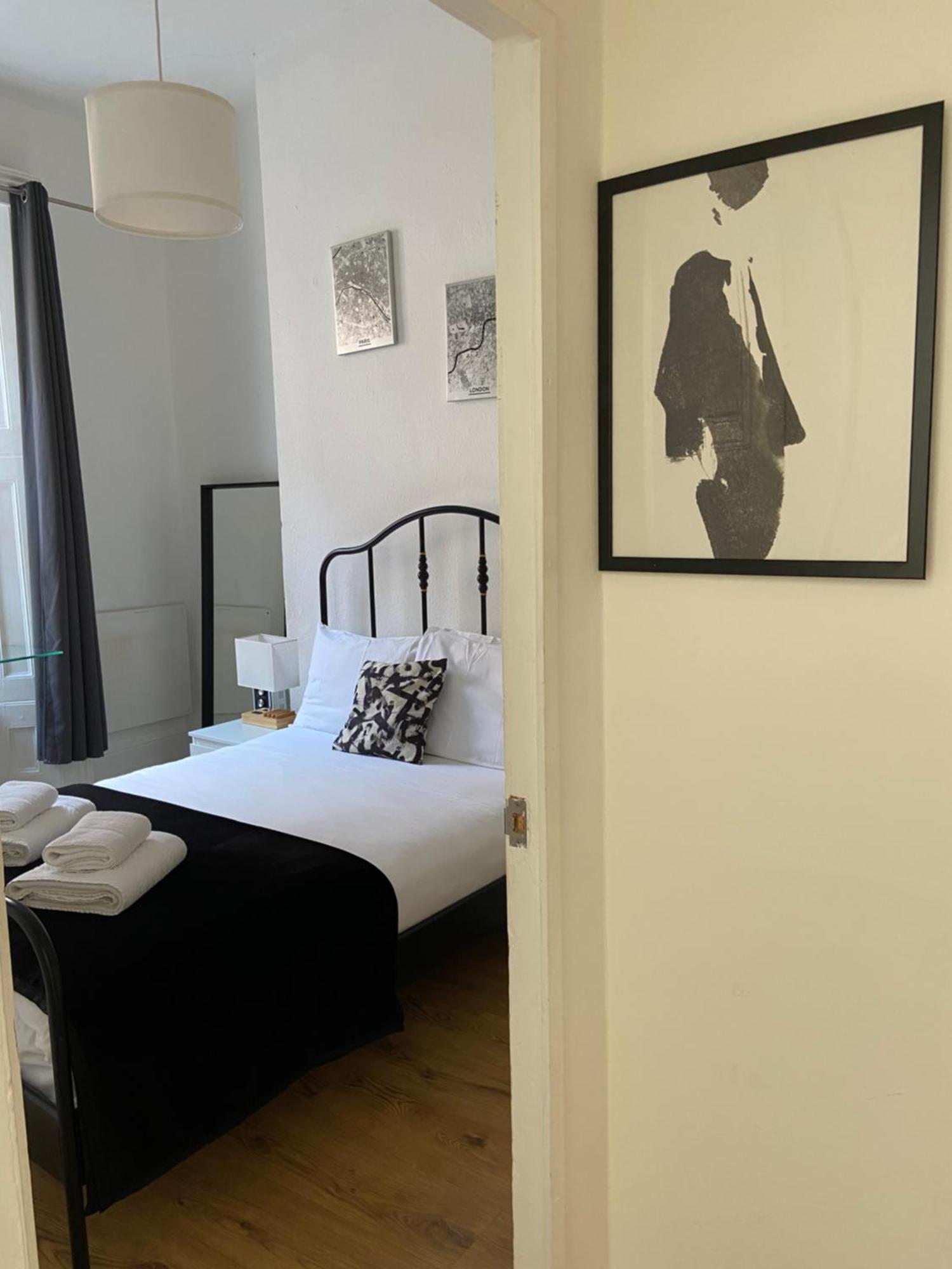 Stay In The Heart Of Soho Лондон Экстерьер фото