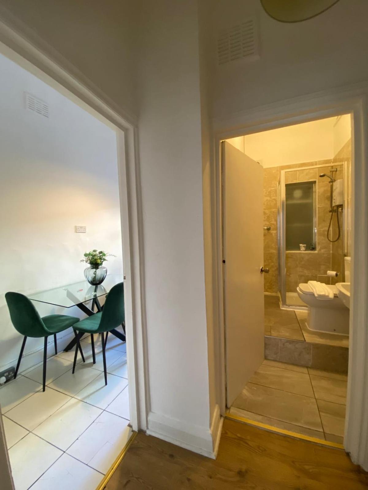 Stay In The Heart Of Soho Лондон Экстерьер фото